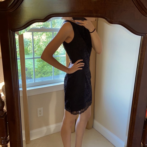 Black lace dress - Picture 3 of 7